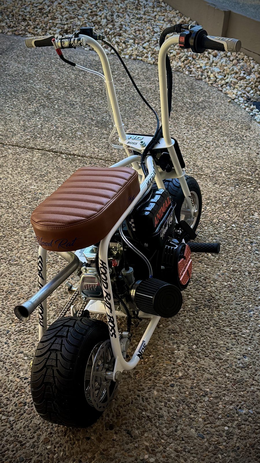 Hood Rat Boss pearl white rear-quarter