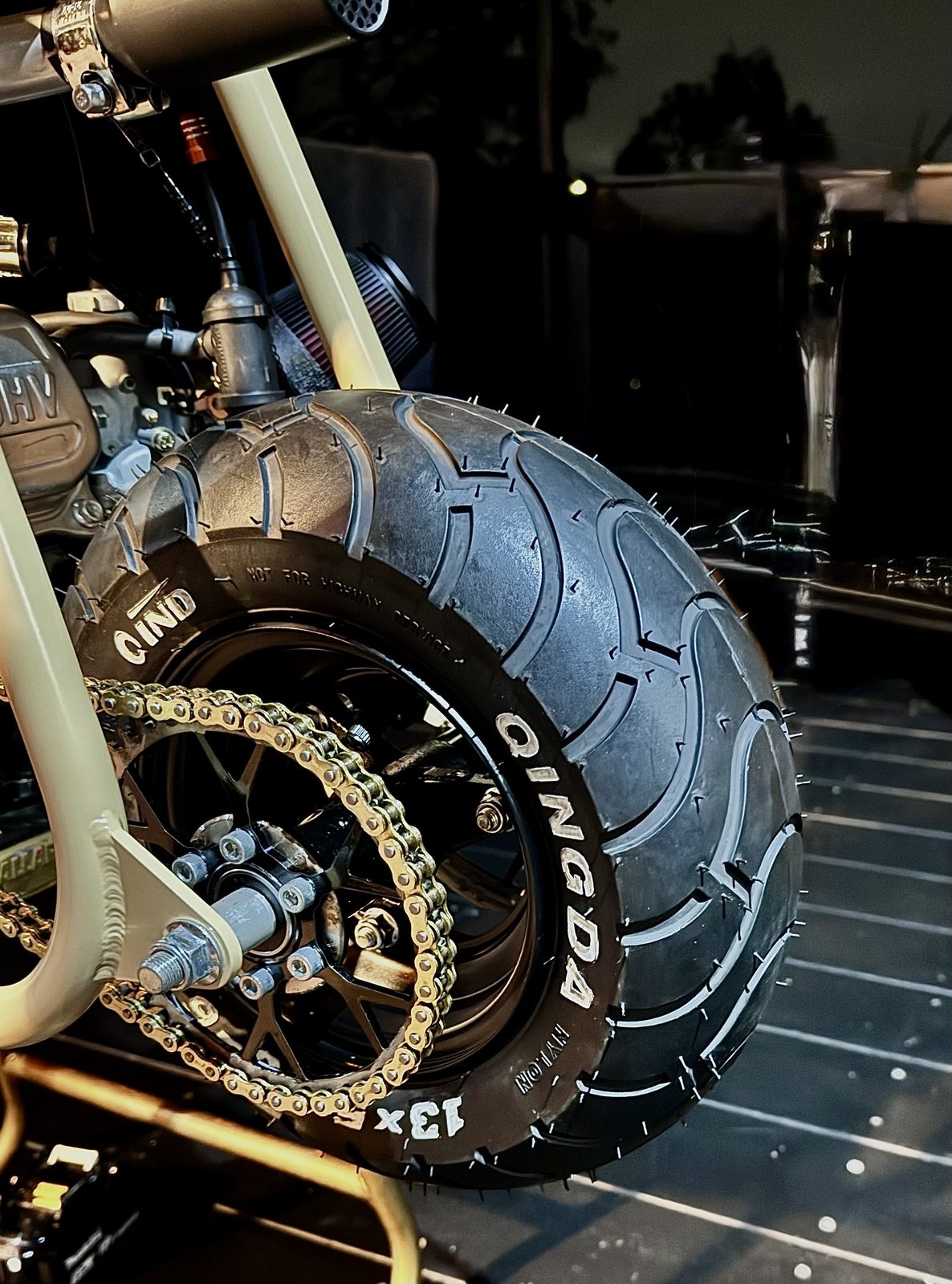 Hood Rat Boss Maxxis tyre and chain